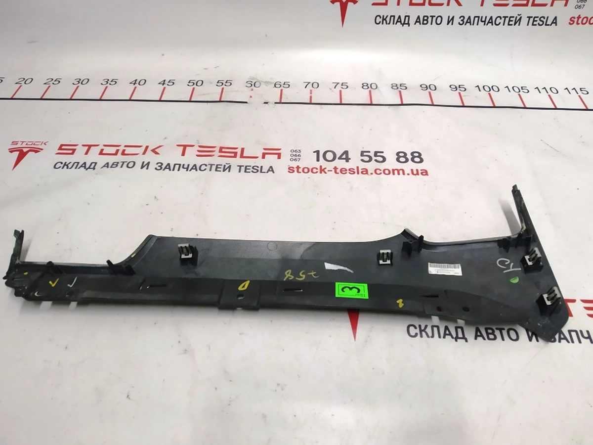 23 Декоративна накладка центральної панелі пасажирська PIANO BLACK MATA Tesla model S, model S REST, model X 1045969-03-B