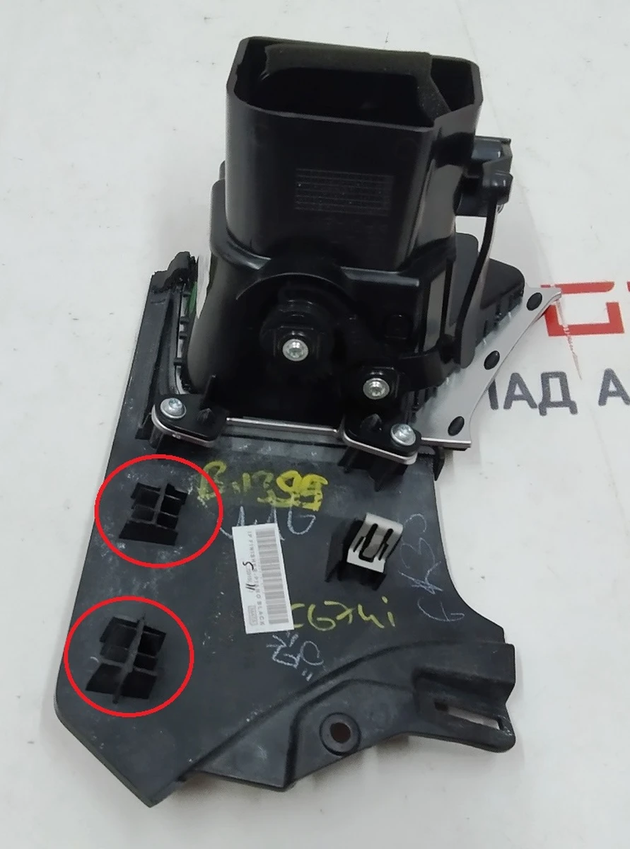 23 Декор. накладка центр. панели вод. правая PIANO BLACK MATA в сборе (с повреж.) Tesla model S, model S REST 1045969-03-B