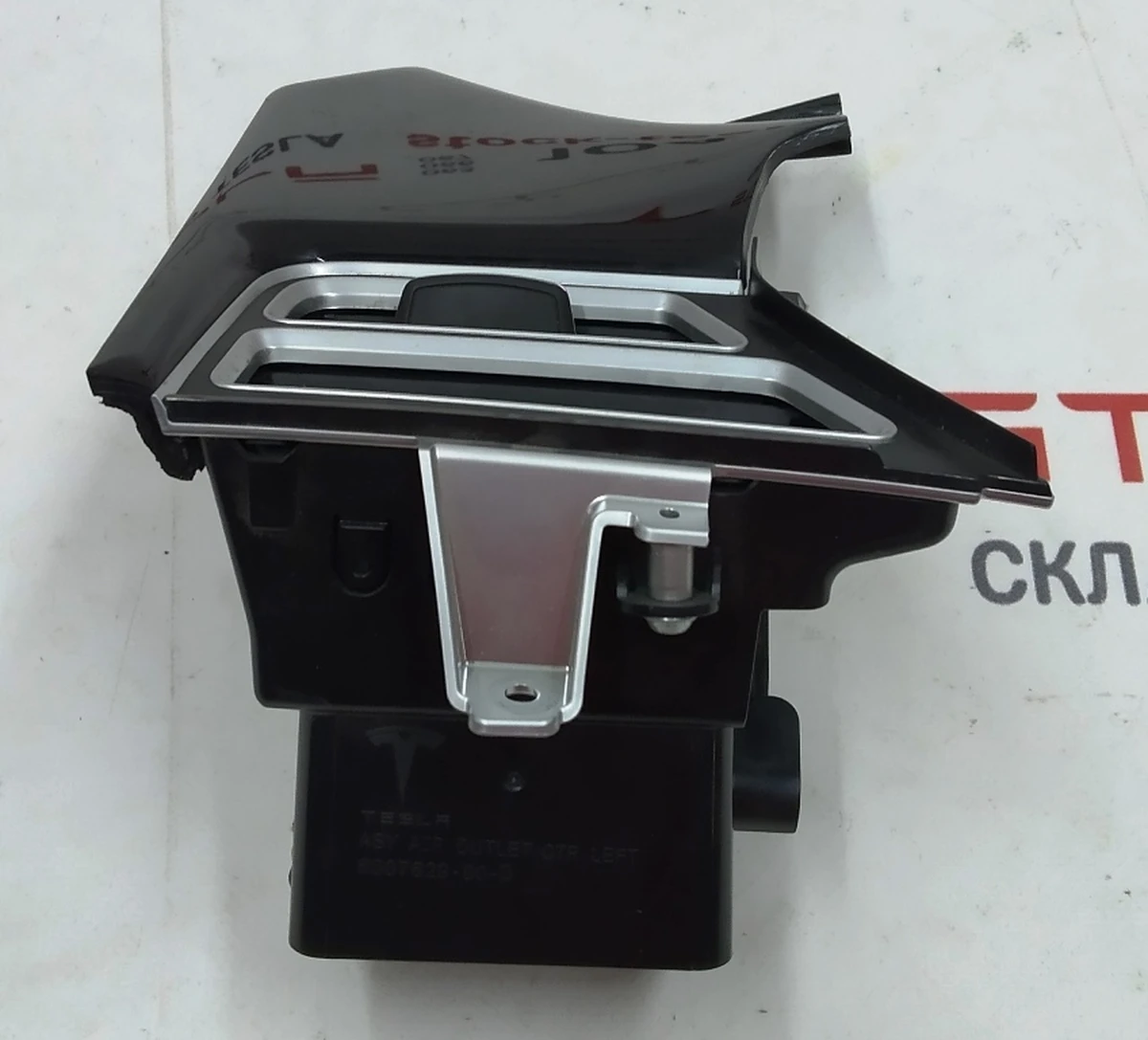 23 Декор. накладка центр. панели вод. правая PIANO BLACK MATA в сборе (с повреж.) Tesla model S, model S REST 1045969-03-B