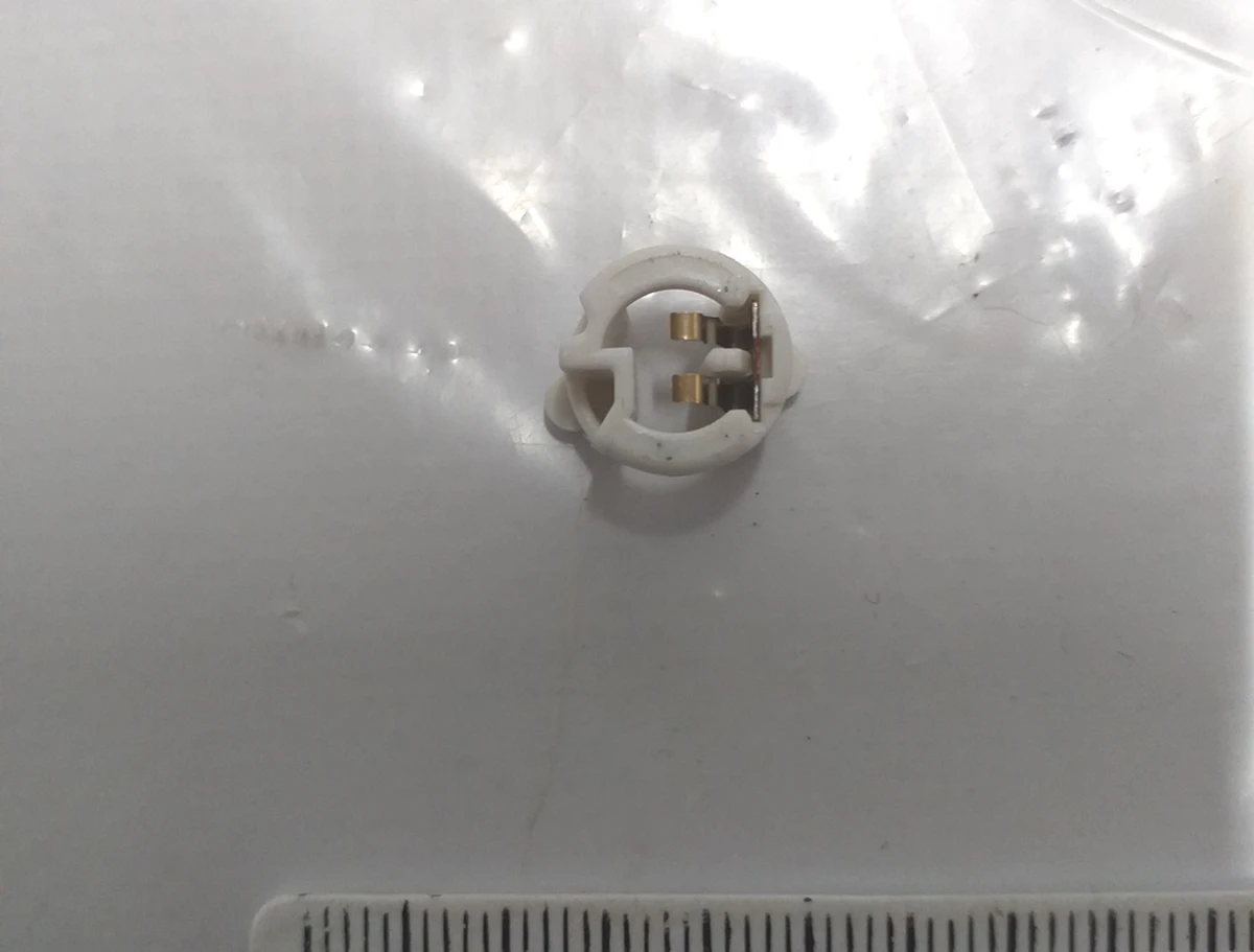 1 Контакт (роз'єм) піропатрон безпеки білий Model S, Model S REST, Model X 1004532-00-Y