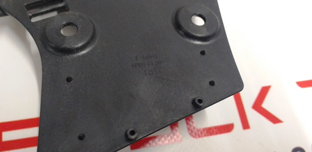 7 Накладка стійки B зовнішня права (скло) Tesla model S 1004535-00-B