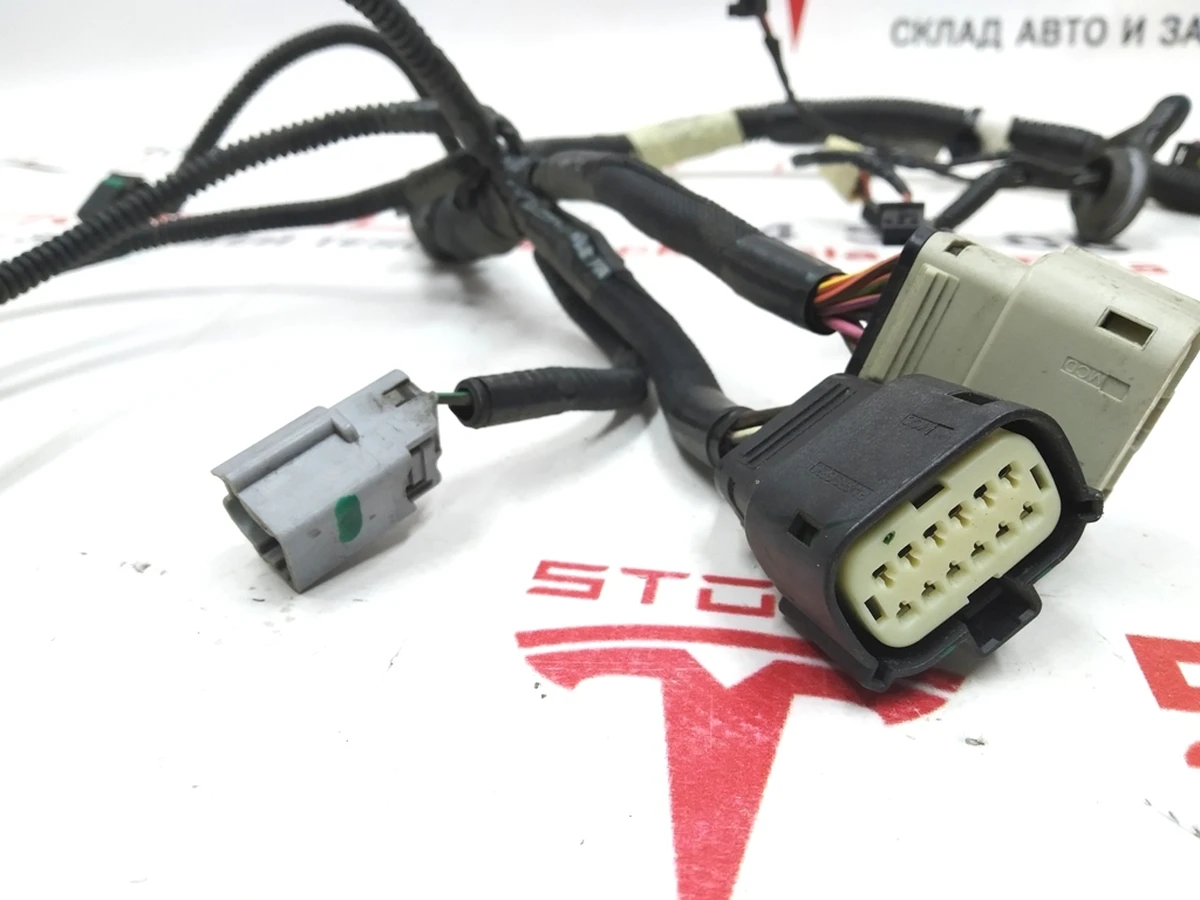 2 Электропроводка бокса переднего багажника (ванны) Tesla model S 1004557-01-J
