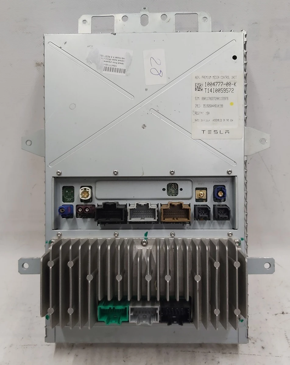 1 Головний блок управління (великий сенсорний екран MCU) без монітора та шлейфів із пошкодженням Tesla model X S REST 1098010-00-F