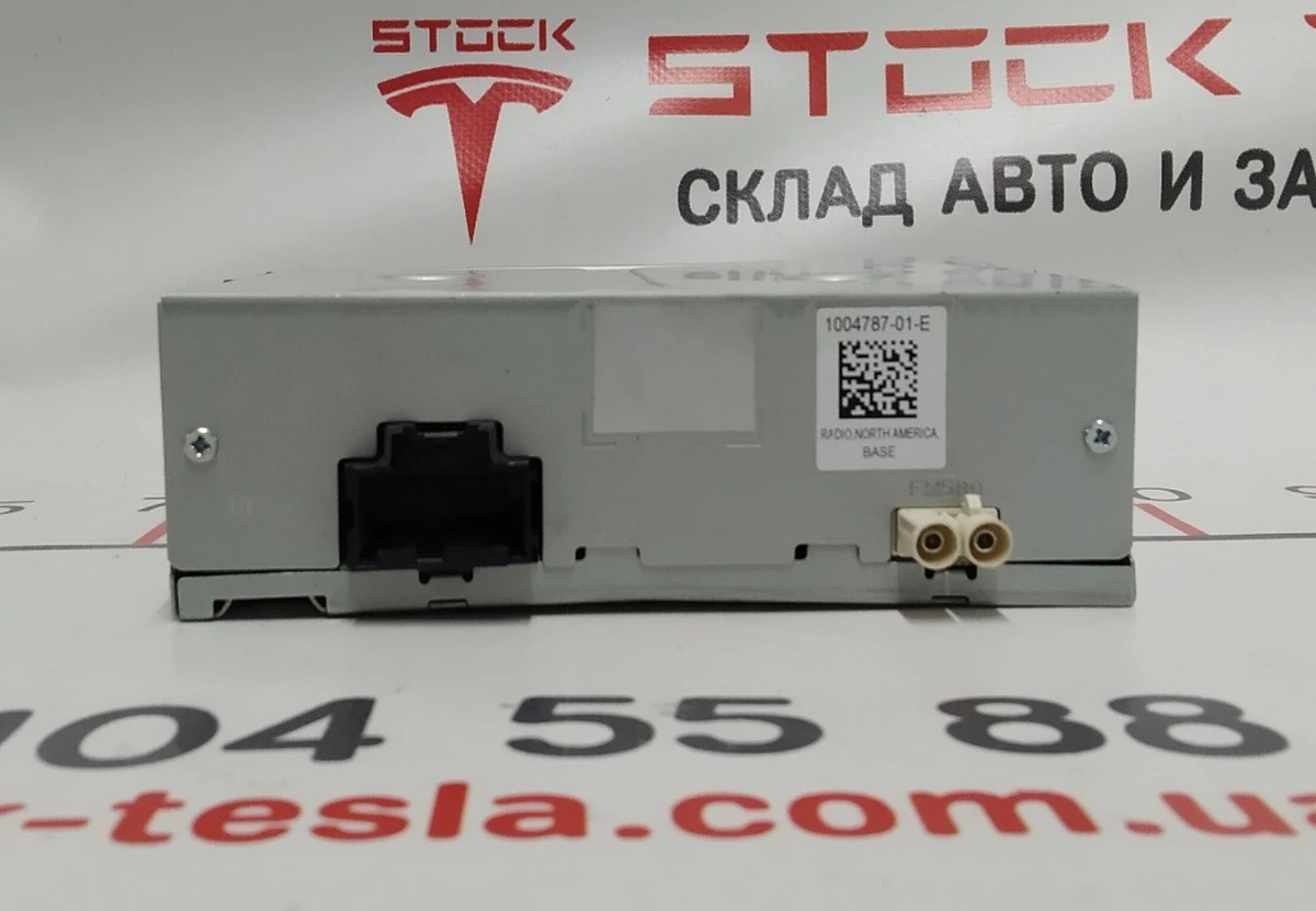 1 Радио Base 500KB с повреждением корпуса (USA) Tesla model X S REST 1052323-00-B