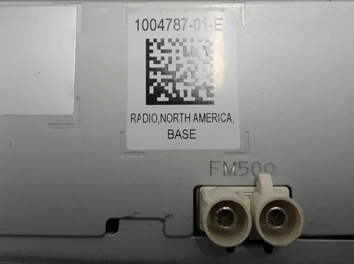 1 Радио Base 500KB с повреждением корпуса (USA) Tesla model X S REST 1052323-00-B