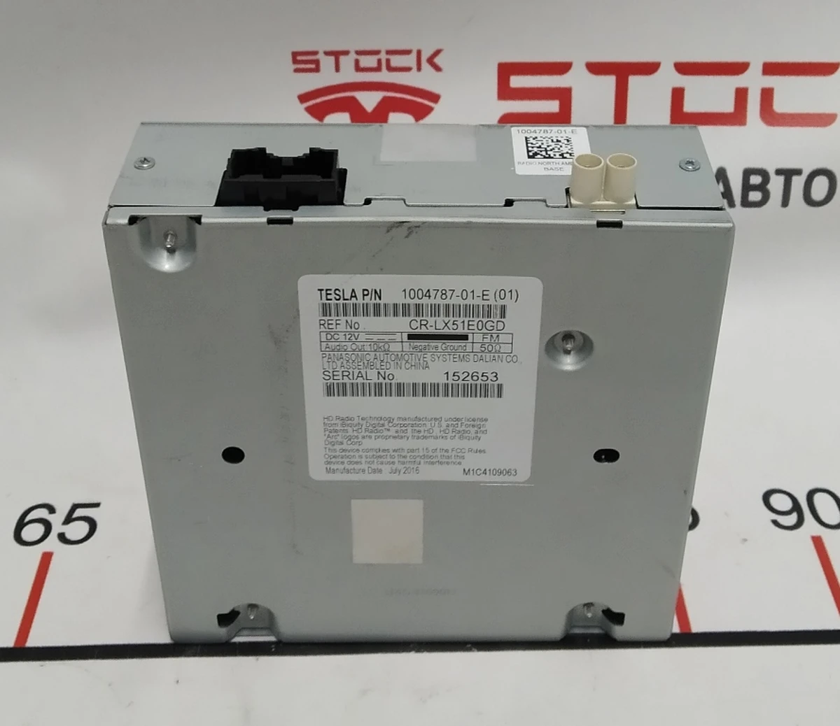 1 Радио Base 500KB с повреждением корпуса (USA) Tesla model X S REST 1052323-00-B