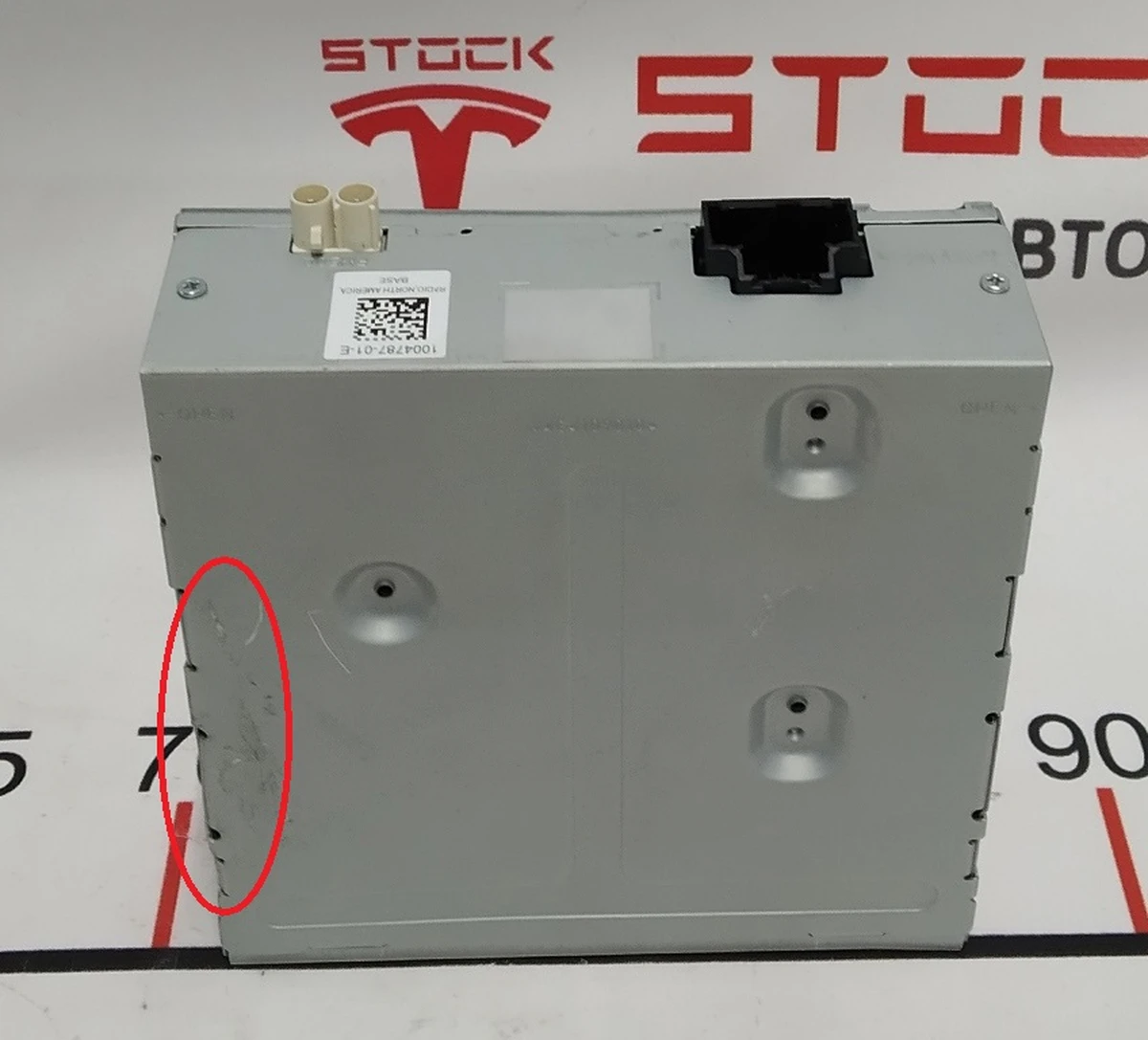 1 Радио Base 500KB с повреждением корпуса (USA) Tesla model X S REST 1052323-00-B