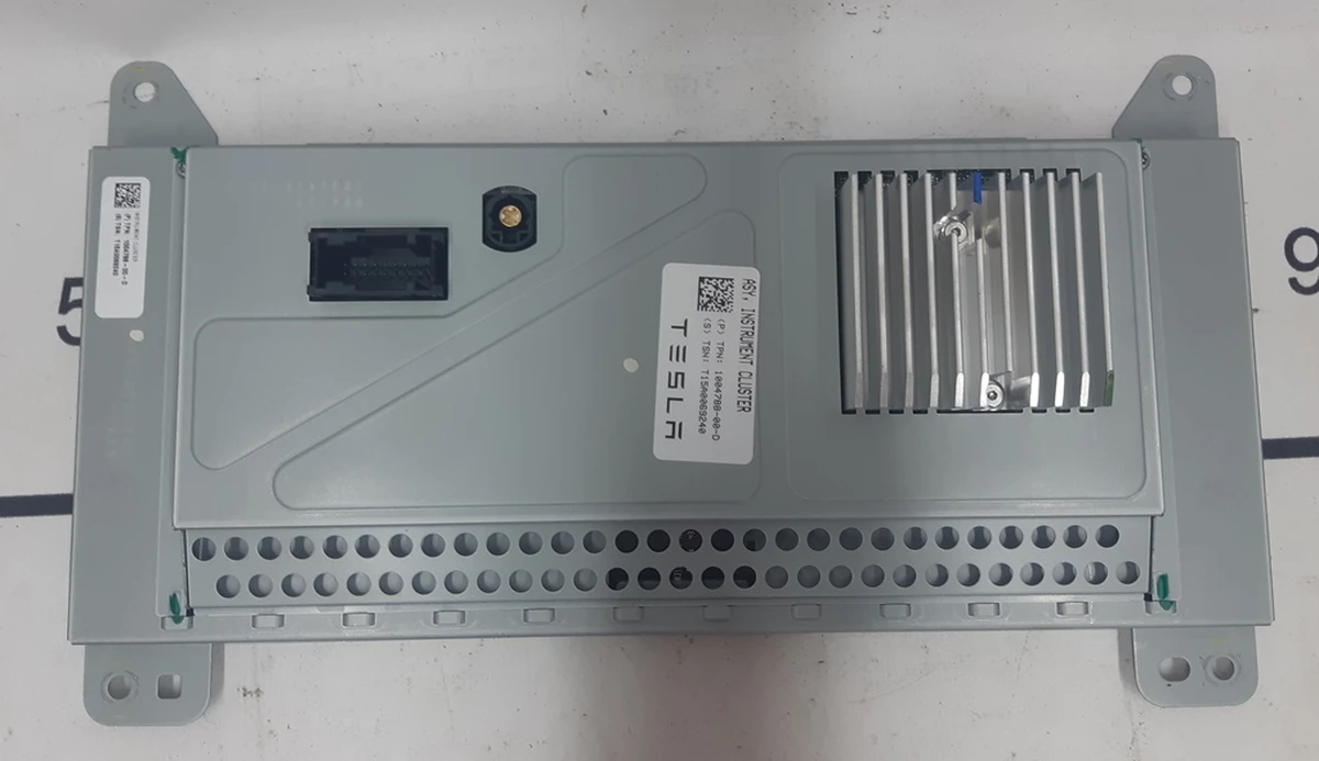 1 Щиток приборов вспомогательный монитор Tesla model X S REST 1004788-00-H