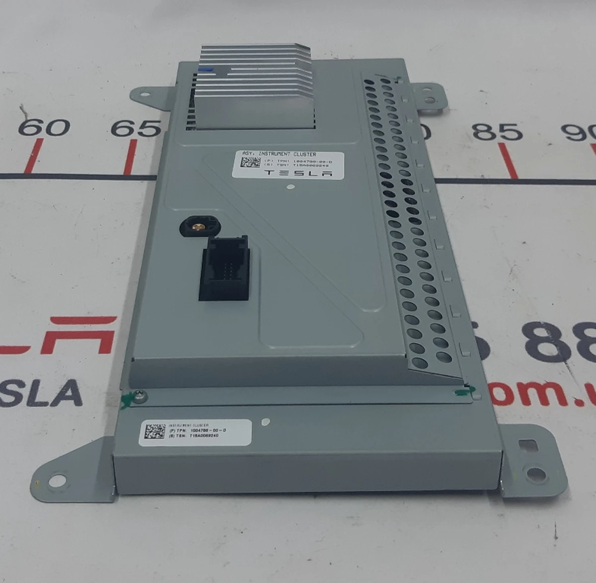 1 Щиток приборов вспомогательный монитор Tesla model X S REST 1004788-00-H