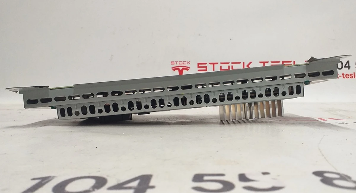 1 Щиток приладів допоміжний монітор Tesla model X S REST 1004788-00-H