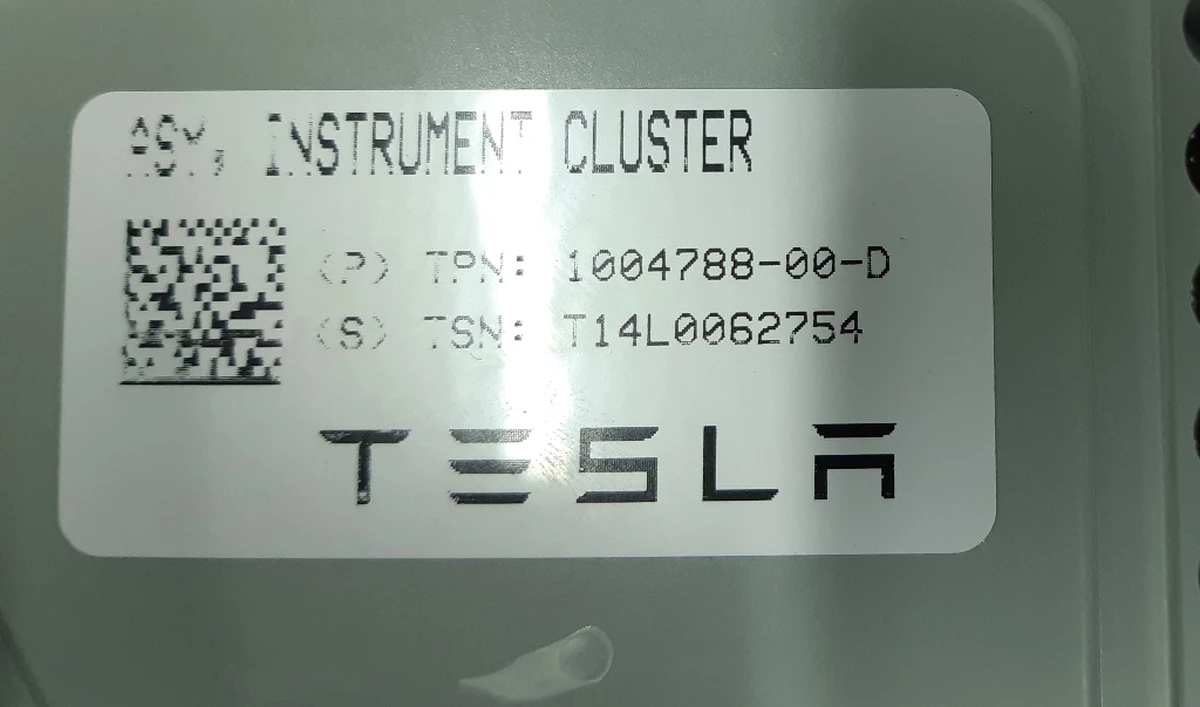 1 INSTRUMENT CLUSTER with damage Tesla model X S REST 1004788-00-H