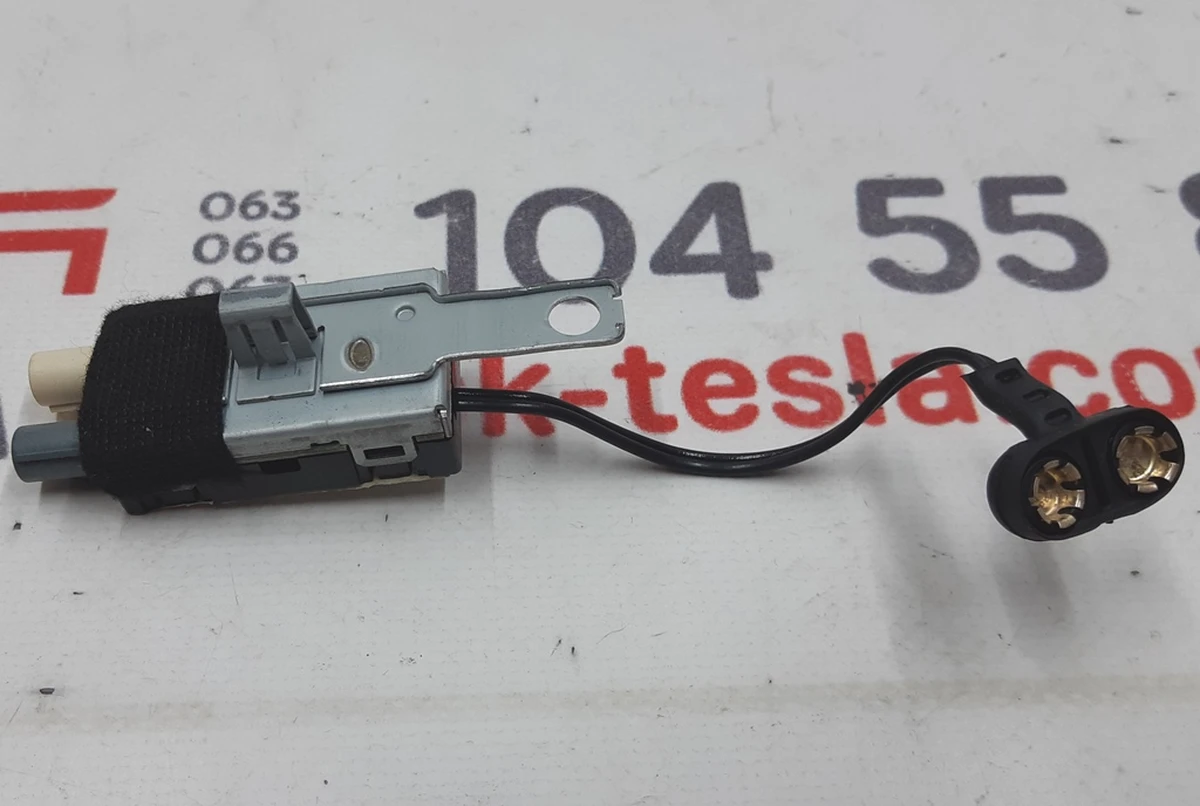 1 Антенна-усилитель FM2 - NA EU APAC (левая) Tesla model S, model S REST 1004793-00-F