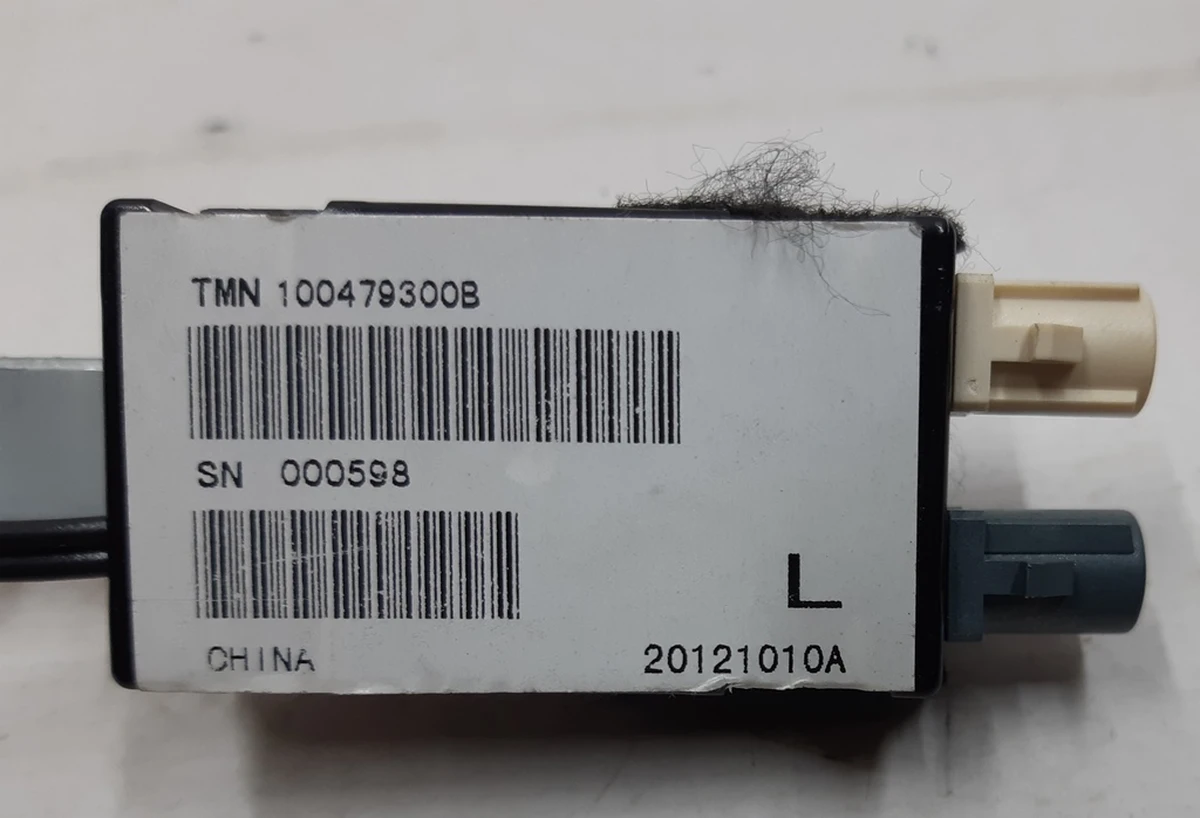 1 Підсилювач антена FM2 - NA EU APAC (ліва) Tesla model S, model S REST 1004793-00-F