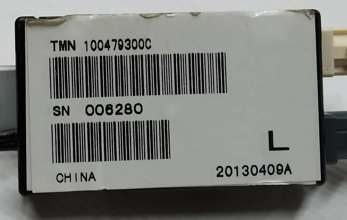 1 Антенна-усилитель FM2 - NA EU APAC (левая) Tesla model S, model S REST 1004793-00-F