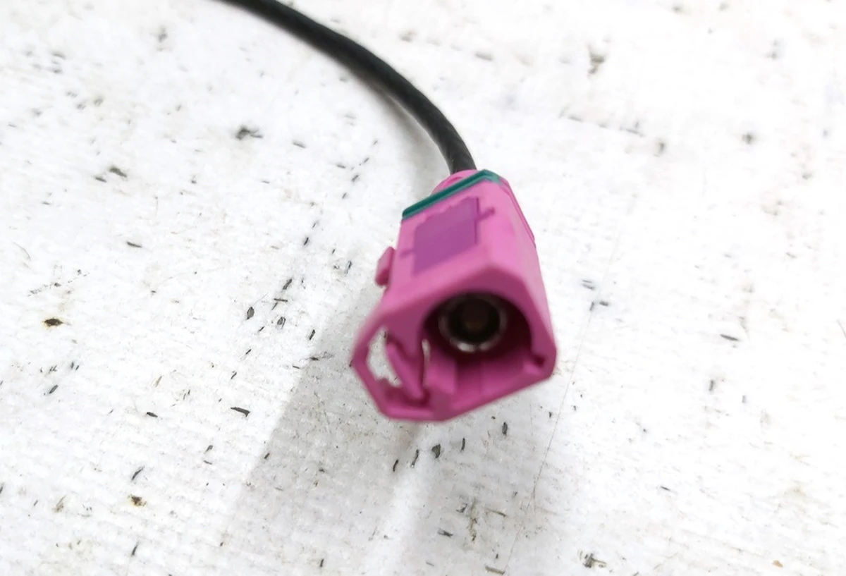 3 Антенна TELF зеркала наружного правого Tesla model S, model S REST 1041318-00-G