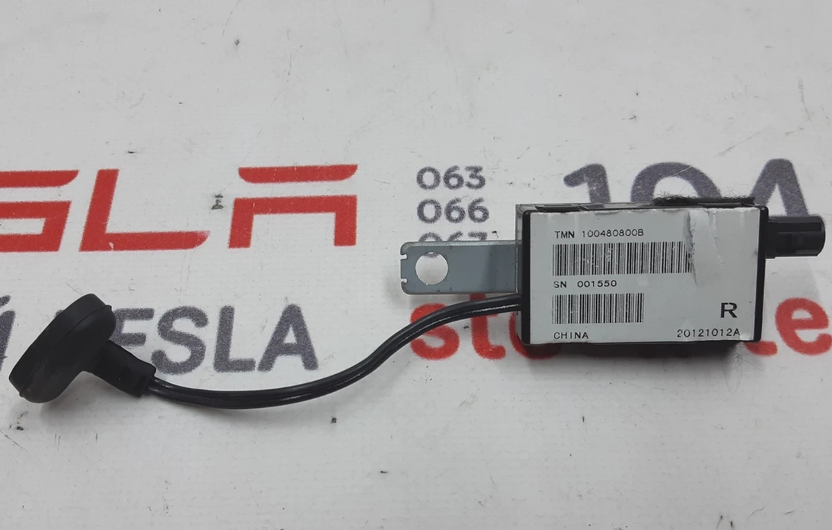2 Підсилювач антена FM2 - NA EU APAC (права) Tesla model S, model S REST 1004808-00-F