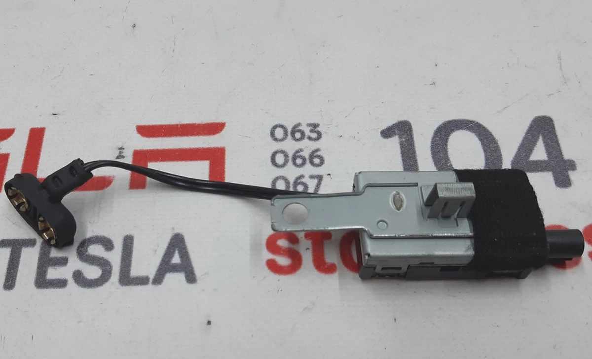 2 Підсилювач антена FM2 - NA EU APAC (права) Tesla model S, model S REST 1004808-00-F