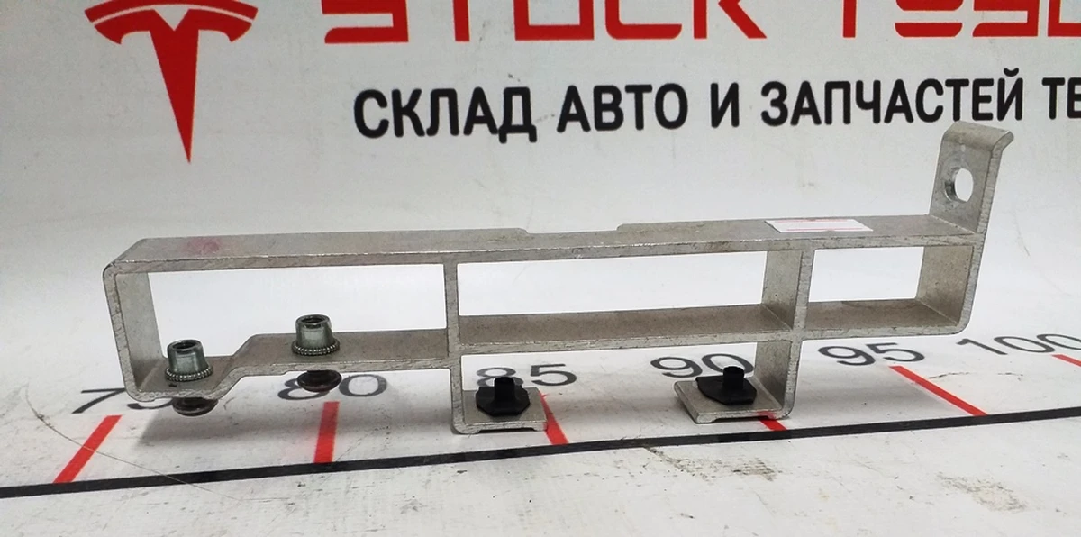 5 Ручка кронштейна підсилювача аудіо PREMIUM MX Tesla model S, model S REST, model X 1004833-10-Y