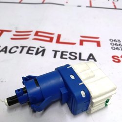 3 Вимикач стоп сигналу (жабка) Tesla Model S, Model S REST, Model X 1005124-00-A