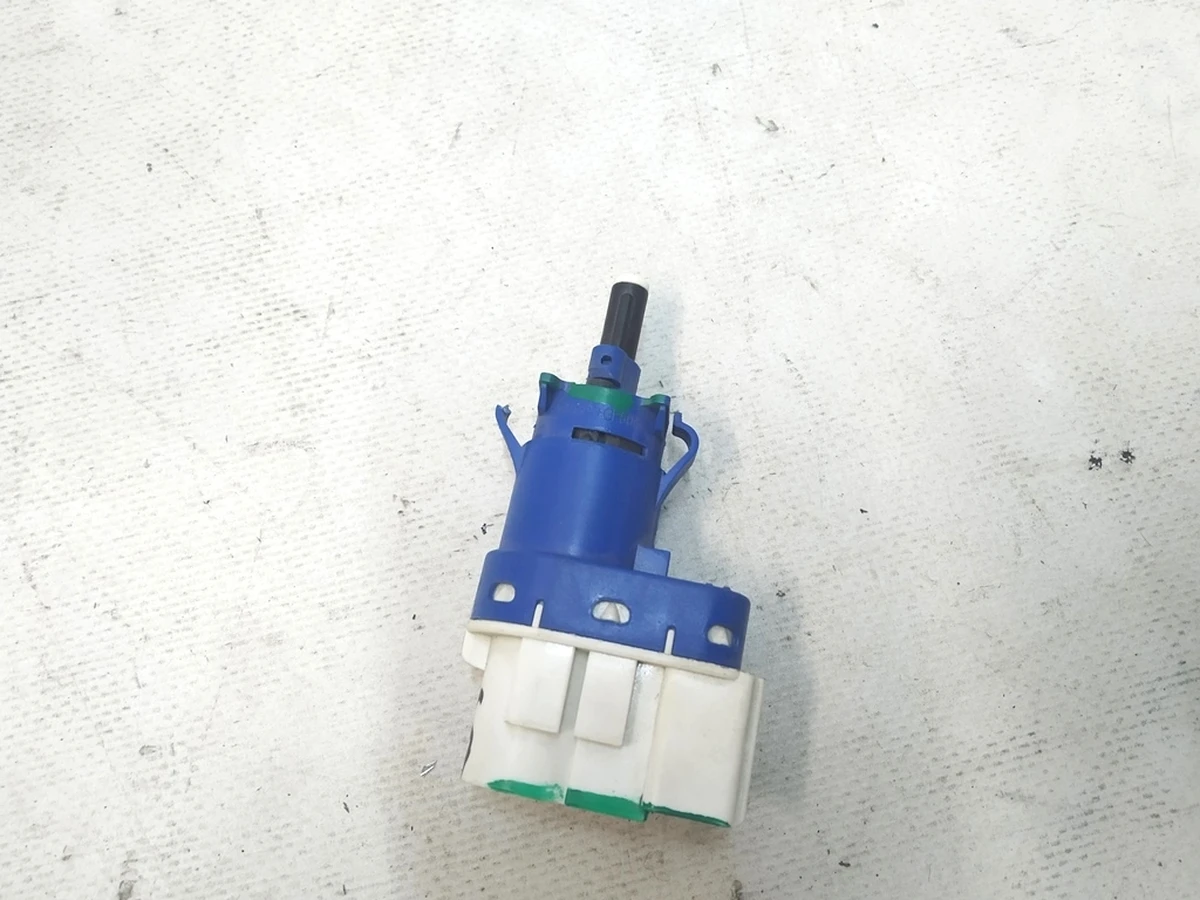 3 SWITCH,BRAKE ON/OFF Tesla model S, model S REST, model X 1005124-00-A