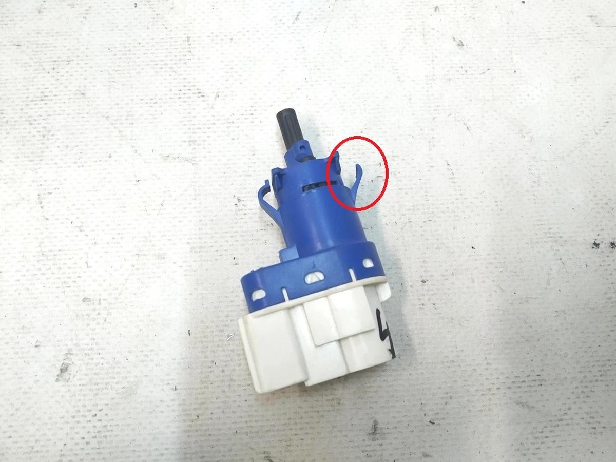 3 SWITCH,BRAKE ON/OFF Tesla model S, model S REST, model X 1005124-00-A