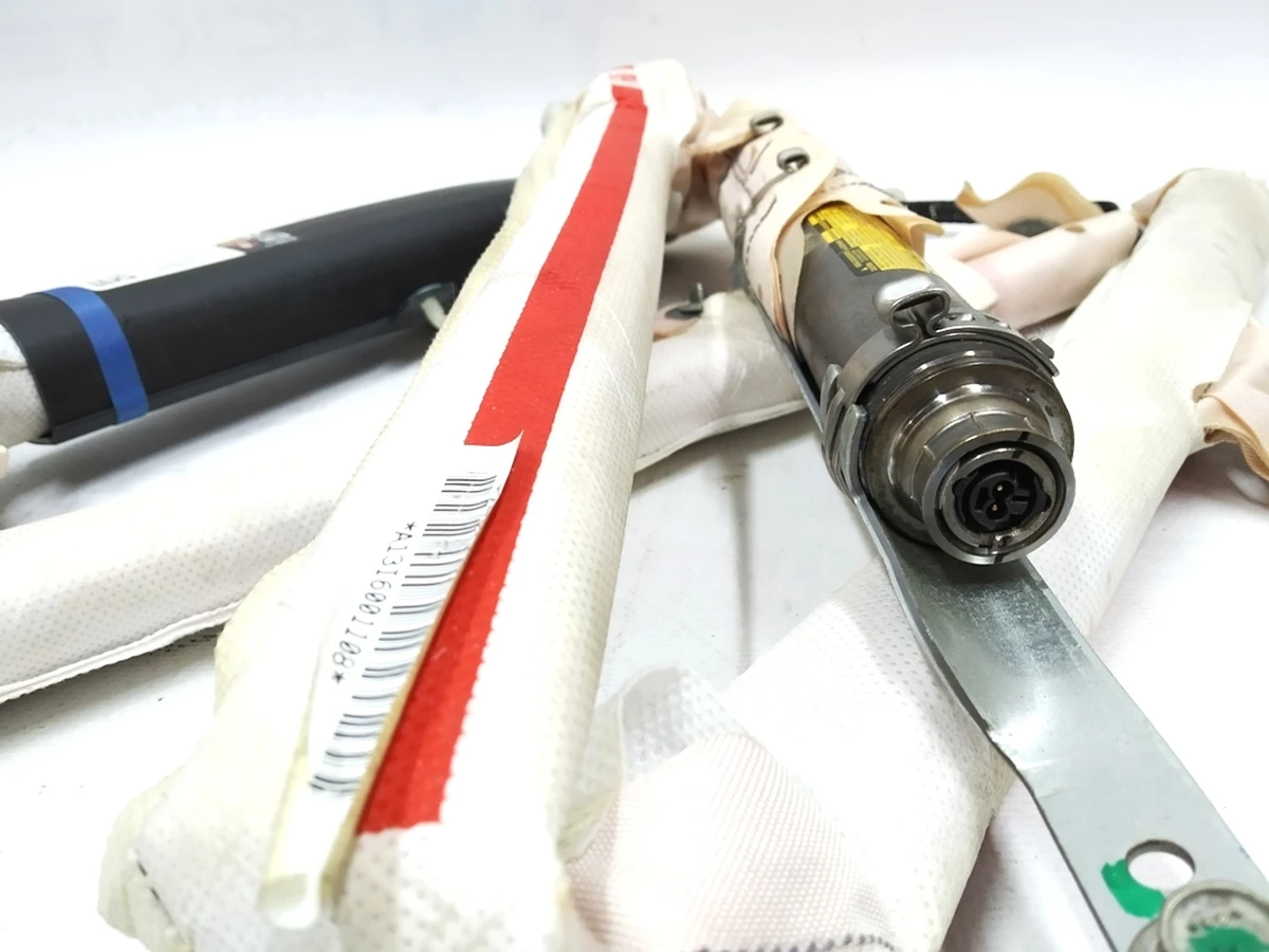 2 Подушка безопасности боковая правая (шторка) Tesla model S, model S REST 1005262-00-D