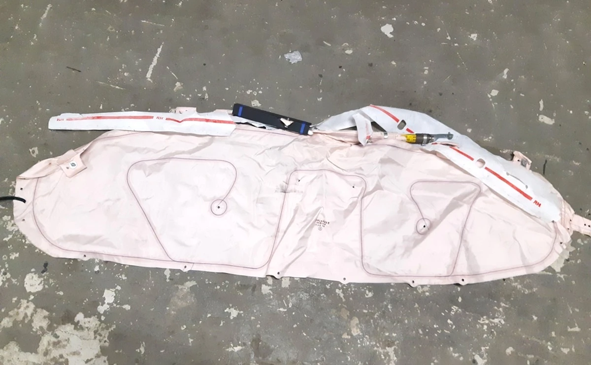 2 Right side airbag (curtain) (under restoration) Tesla model S, model S REST 1005262-00-D