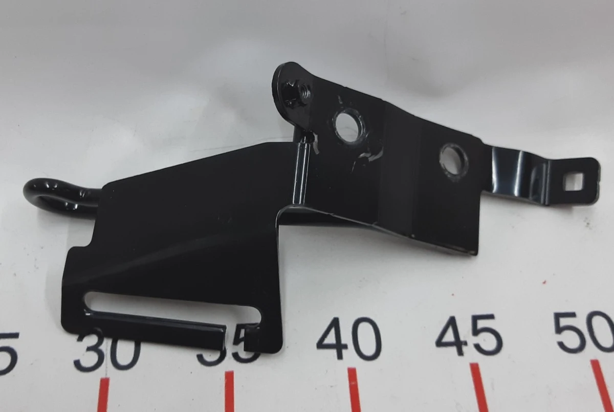 4 Кронштейн кріплення ременя безпеки 2-го ряду сидінь лівий Tesla model S, model S REST 1022114-00-B