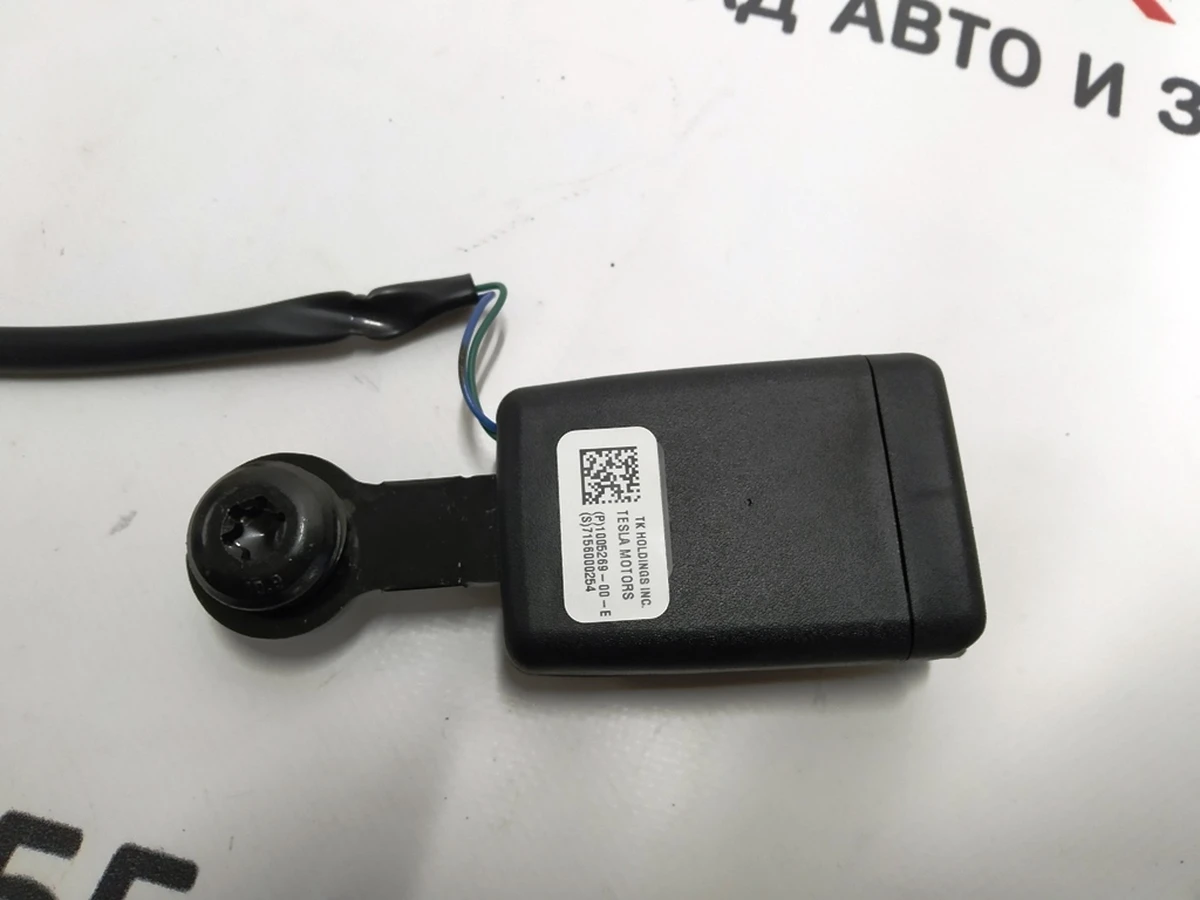 3 Замок ременя безпеки 2-го ряду сидінь Tesla model S, model S REST 1005269-05-E