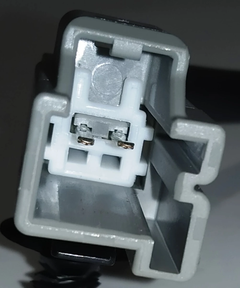 3 Замок ременя безпеки 2-го ряду сидінь Tesla model S, model S REST 1005269-05-E