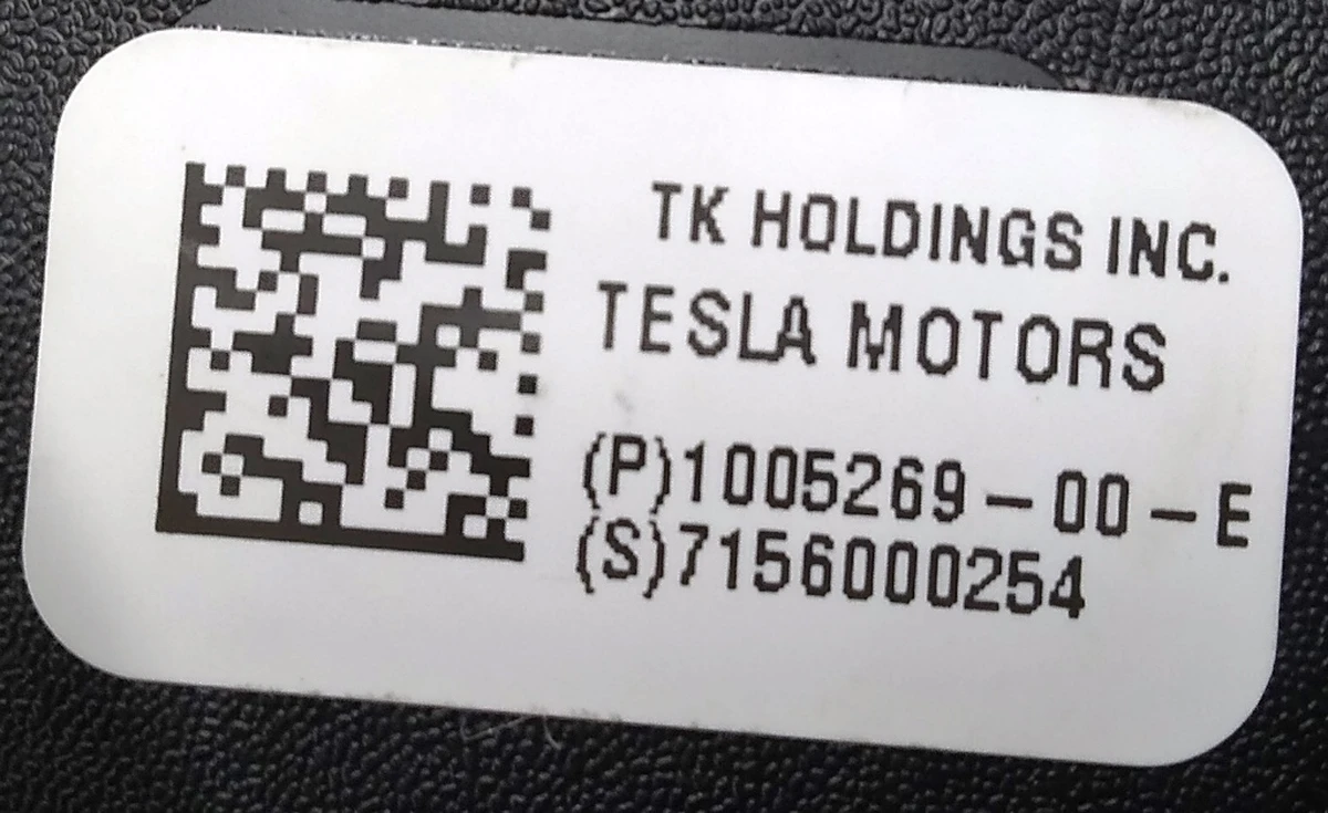 3 Замок ременя безпеки 2-го ряду сидінь Tesla model S, model S REST 1005269-05-E