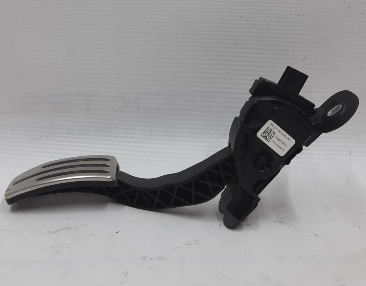 1 Педаль акселератора с накладкой Tesla model S, model S REST, model X 1005307-00-A