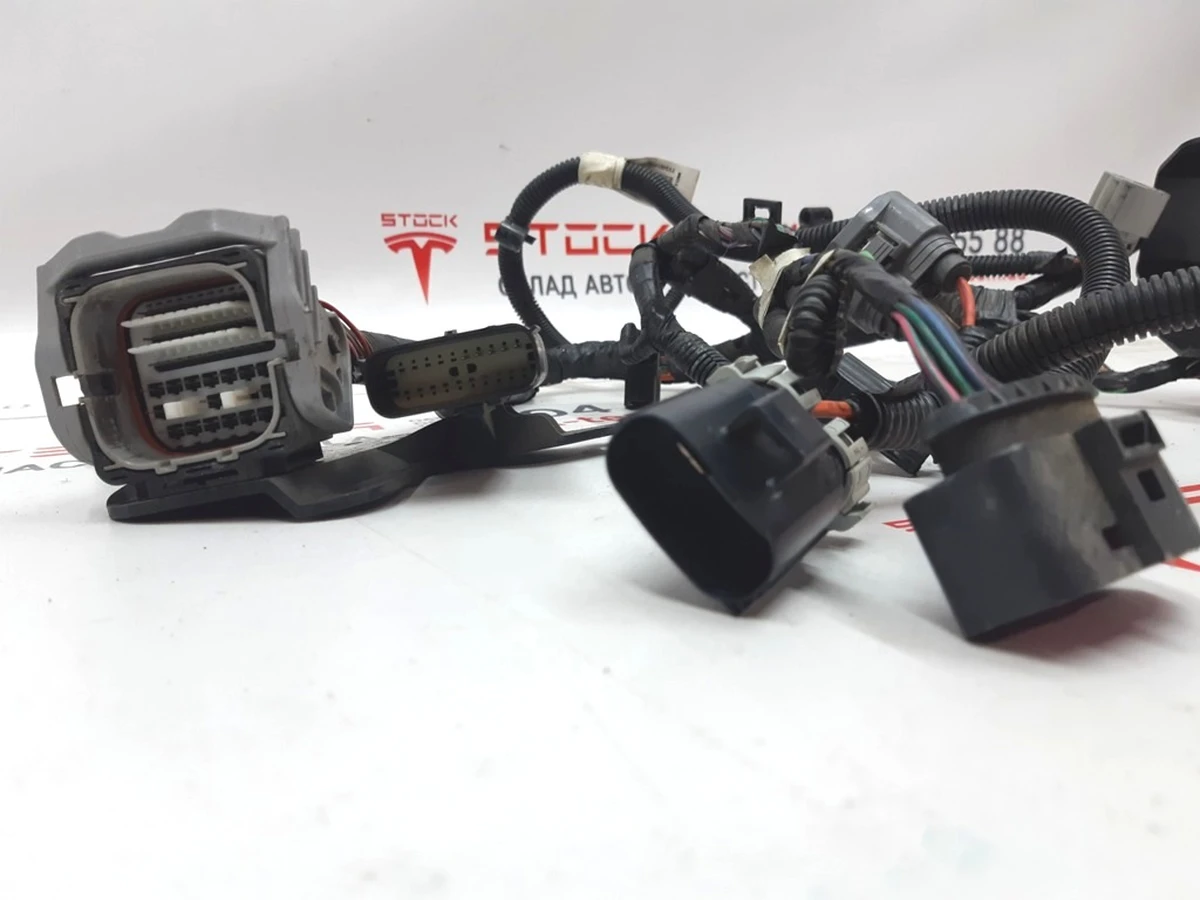3 Электропроводка передняя правая подкапотная Tesla model S 1005312-05-N
