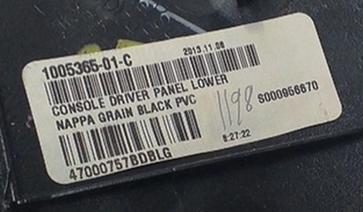 Панель центрального тунелю ліва BLACK PVC Tesla model S, model S REST 1005365-02-D