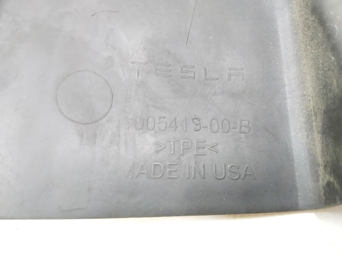5 Накладка склянки переднього права гумова Tesla model S 1005419-00-C