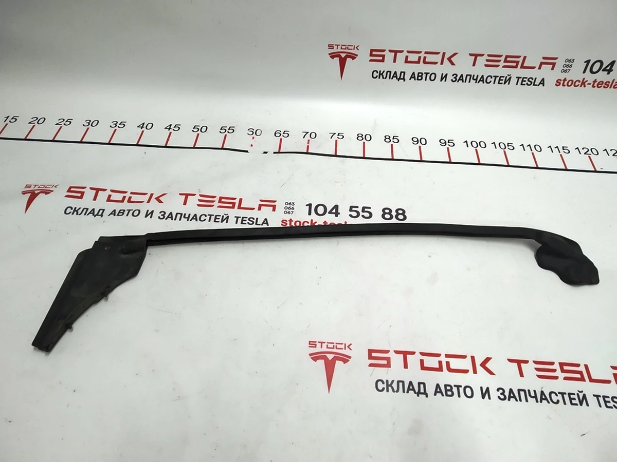 6 Ущільнювач двері передньої правої, передній Tesla model S, model S REST 1005421-00-D