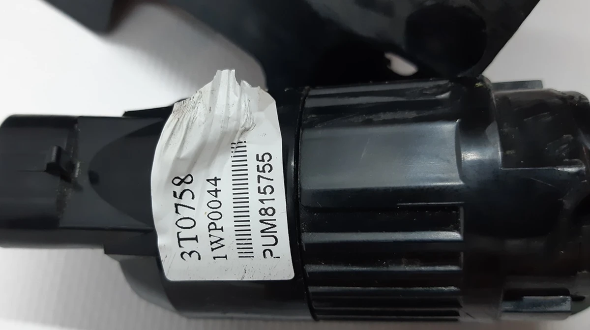 2 Насос бачка склоомивача з пошкодженням Tesla model S, model S REST 1005453-00-C