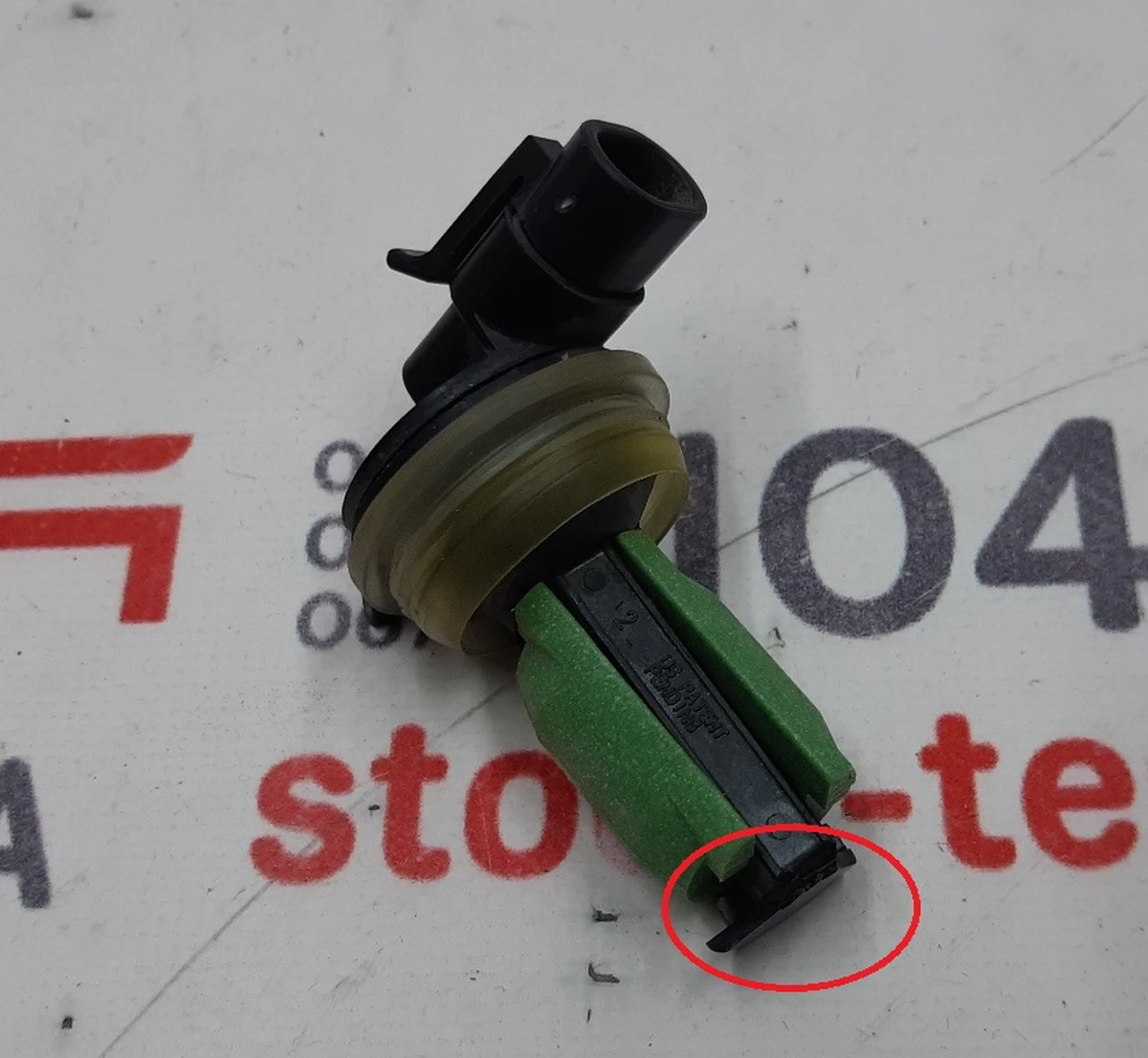 5 LOW FLUID LEVEL SENSOR with damage Tesla model S, model S REST 1005454-00-A