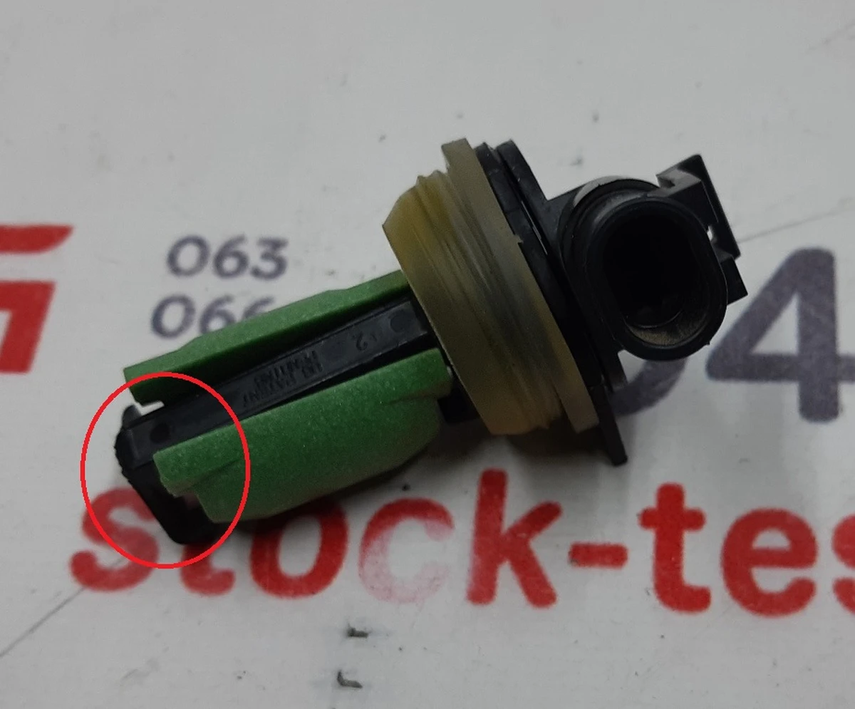 5 LOW FLUID LEVEL SENSOR with damage Tesla model S, model S REST 1005454-00-A