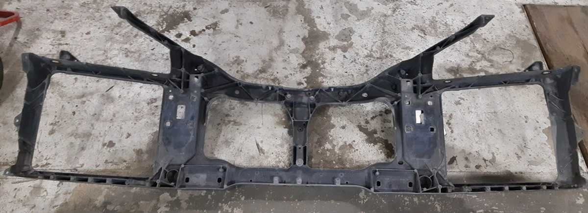 1 Панель радиаторов (телевизор) металл RWD Tesla model S 1005536-00-J