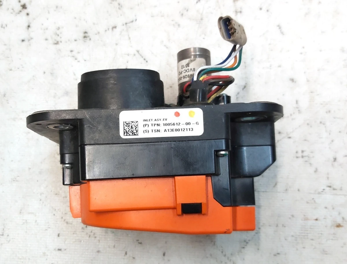 4 Порт зарядки (під магніт) (USA) без посадкового гнізда люка Tesla model S 1005612-00-K