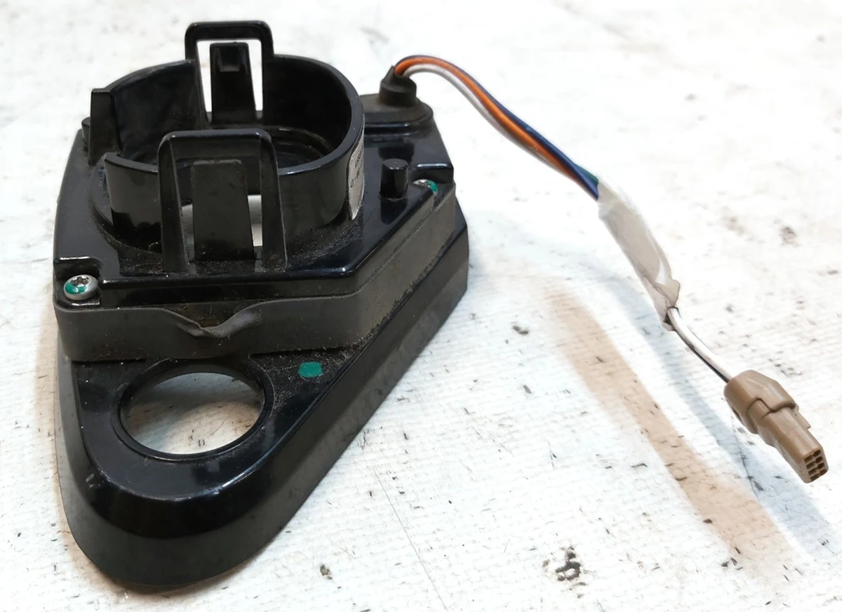 8 Посадочное гнездо лючка порта зарядки под магнит Tesla model S 1005613-00-E