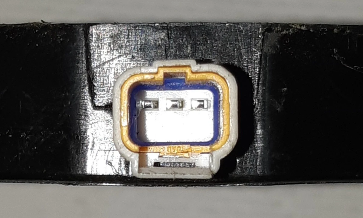 1 Антена бездротового ключа котушка з пошкодженням корпусу Tesla model S, model S REST 1005627-00-B