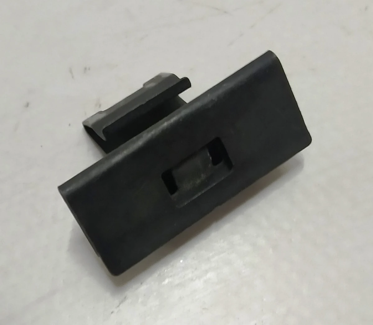 29 CLIP-DOOR TRIM BELT LINE Tesla model S, model S REST 1005783-00-B