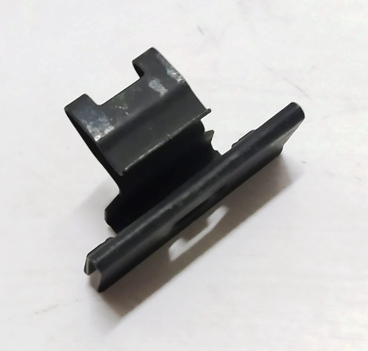 29 CLIP-DOOR TRIM BELT LINE Tesla model S, model S REST 1005783-00-B