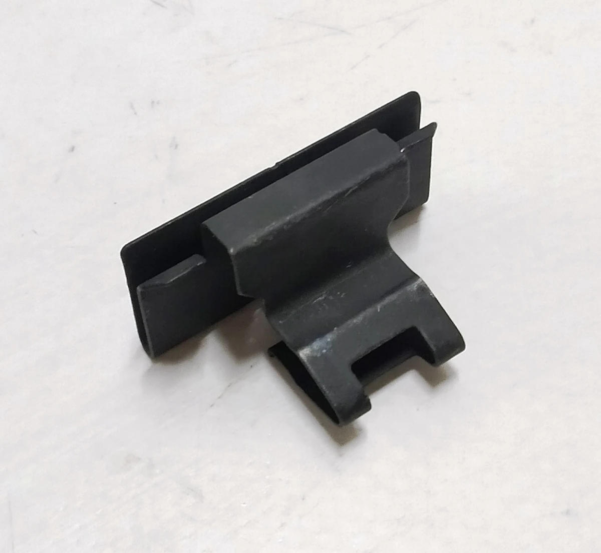 29 CLIP-DOOR TRIM BELT LINE Tesla model S, model S REST 1005783-00-B