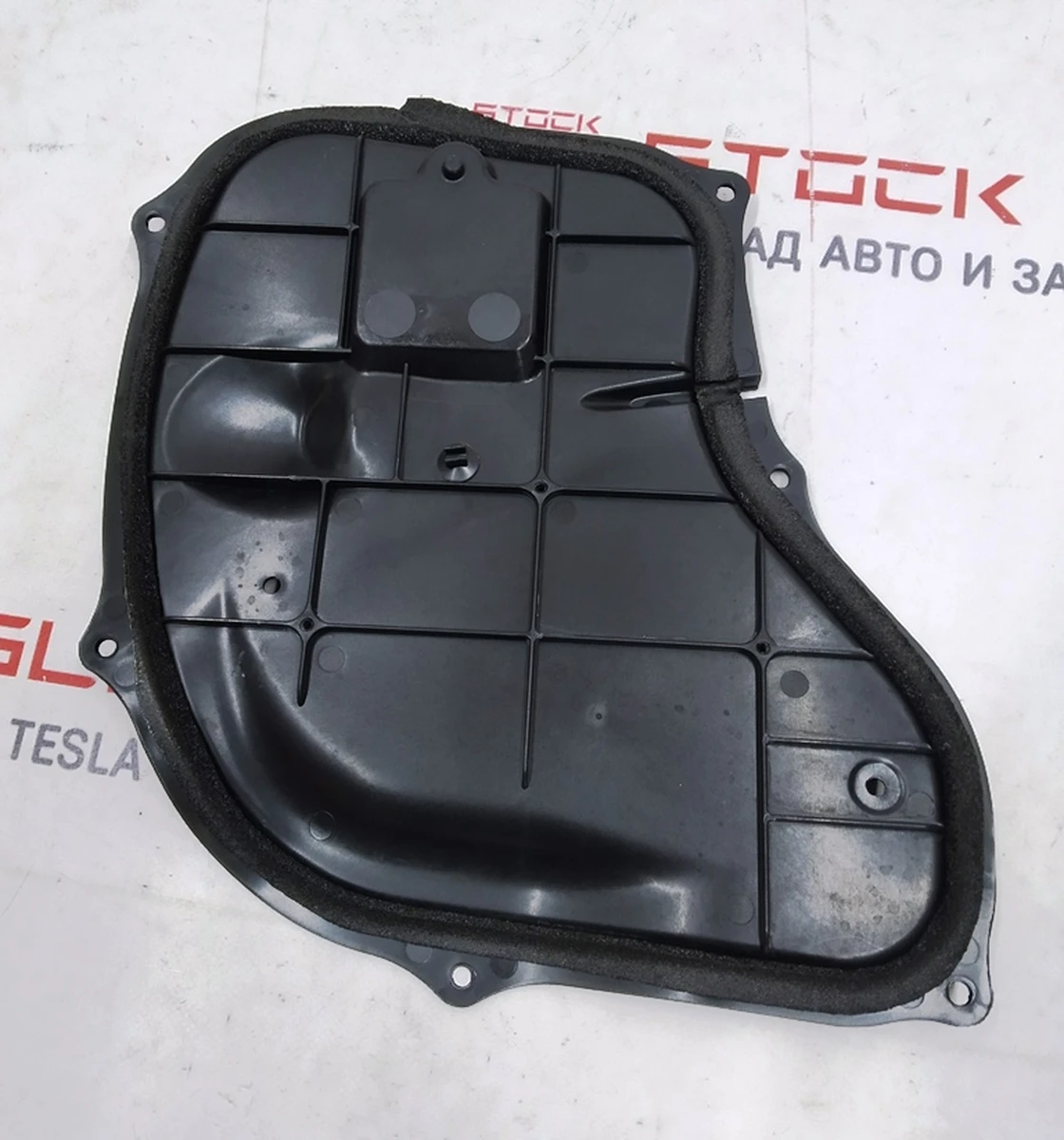 1 Накладка внутрішні двері передньої правої (пластик) Tesla model S, model S REST 1037846-00-D