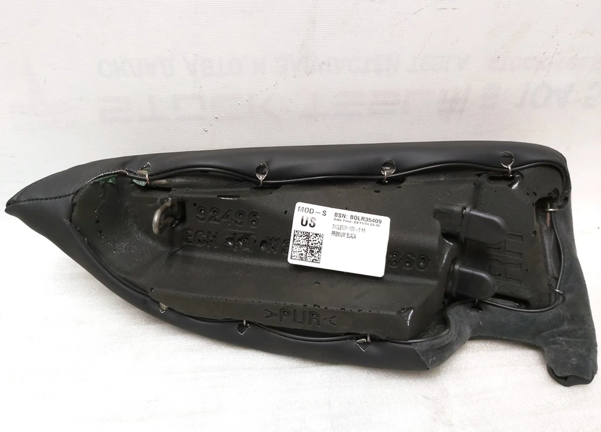 5 Подушка сидіння 2-го ряду права (BASE BLK) із пошкодженням Tesla model S, model S REST 1005971-01-A