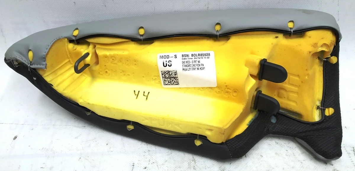 5 Подушка сидіння 2-го ряду права (GRAY) із пошкодженнями Tesla model S, model S REST 1005971-01-A