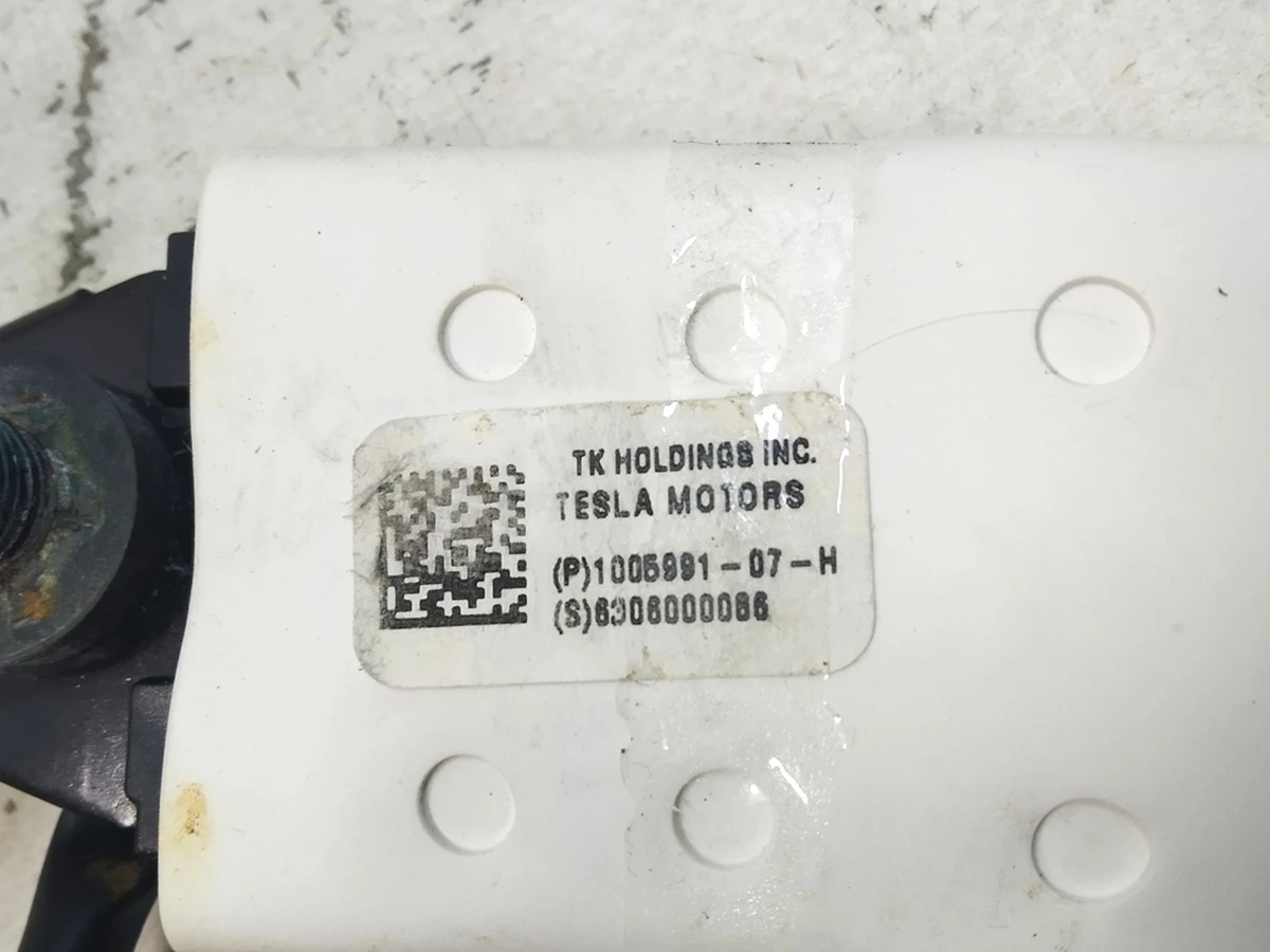 8 Замок ремня безопасности пассажирского сиденья WHITE (окисление) Tesla Model S, Model S REST, Model X 1005991-07-H